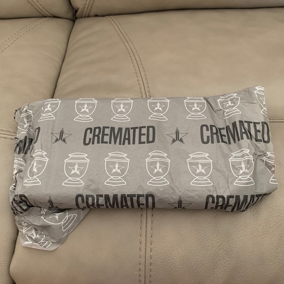 BNIB SOLD OUT Jeffree Star “Cremated” Eye Pallet🖤 - Picture 8 of 11